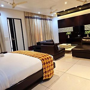 Jhansi Hotel